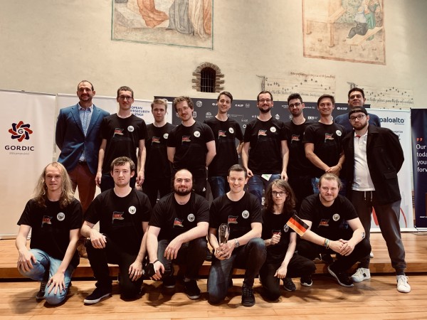 Deutsches Team mit Betreuern und den Kollegen der ENISA, © Amy Louise Hendry