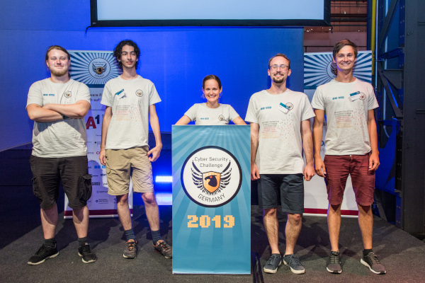 v.l.n.r.: Tim Schmidt (Karlsruhe Institute of Technology), Florian Bauckholt (Universität des Saarlandes), Karla Markert (Fraunhofer AISEC), Steffen Klee (TU Darmstadt), Alain Rödel (Universität Stuttgart)